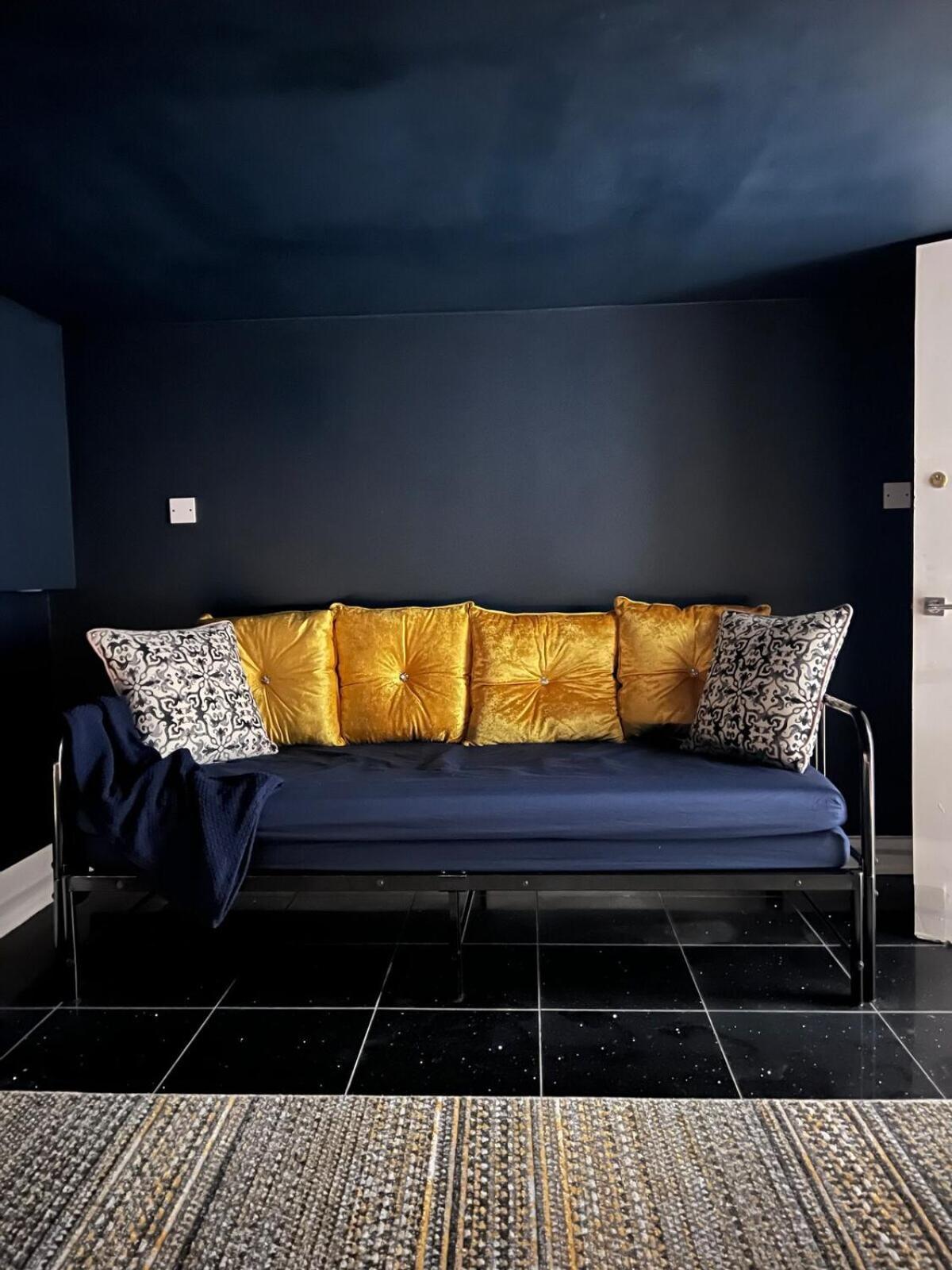 Zozy Happy Land Hotel London Exterior photo